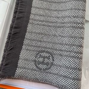 Hermes Panama Rayee Muffler 100% cashmere, Gris Chaud